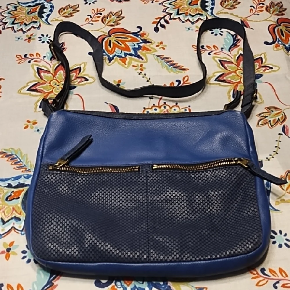 Fossil Blue Purse - Picture 1 of 5